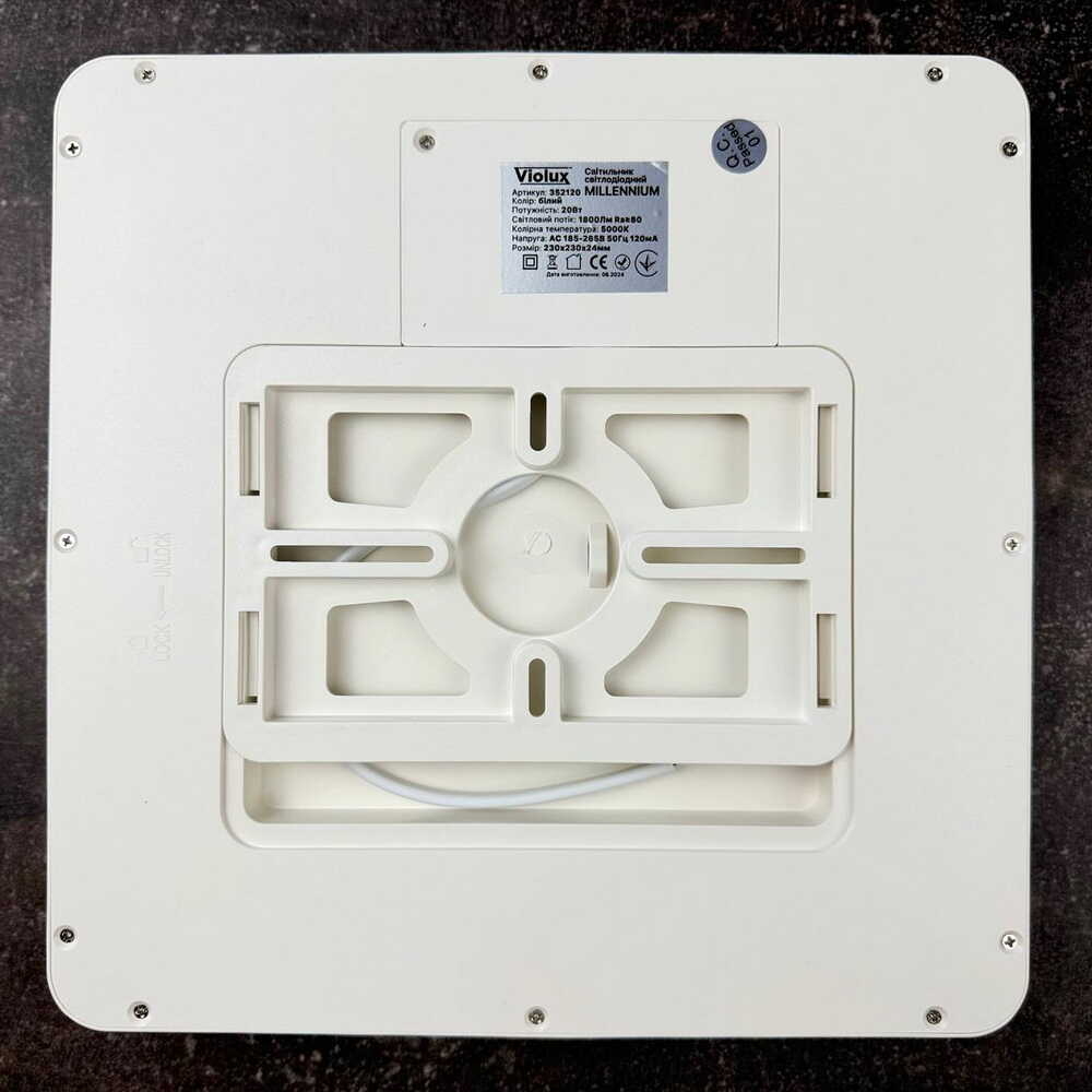 Cвітильник cвітлодіодний VIOLUX стельовий MILLENNIUM квадрат білий 26W 5000K 2400LM IP20 (1/20) (352126)