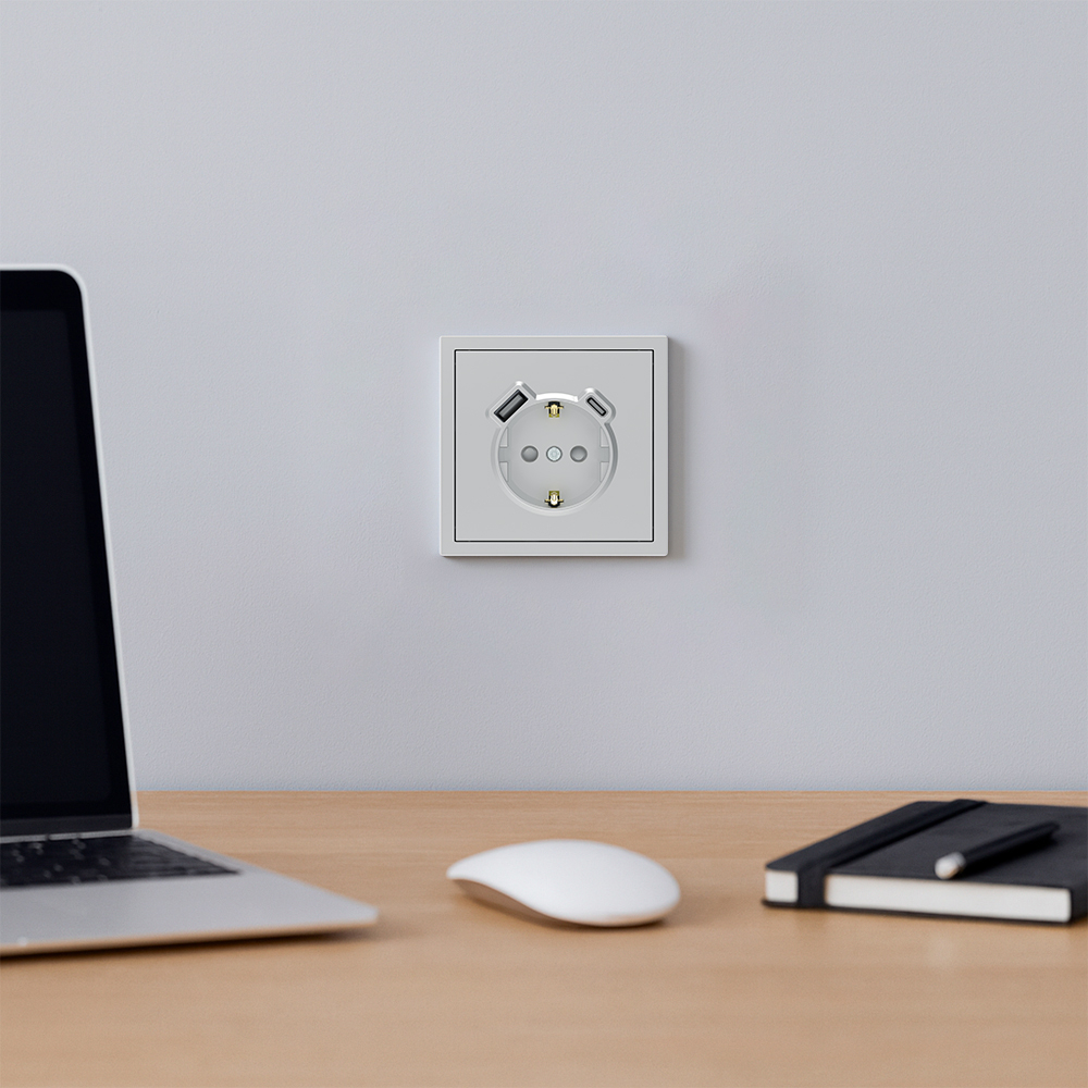 Розетка з додатковими виходами USB/Type-C Ardero ER123USB-S Soft 18W/20W із заземленням срібна
